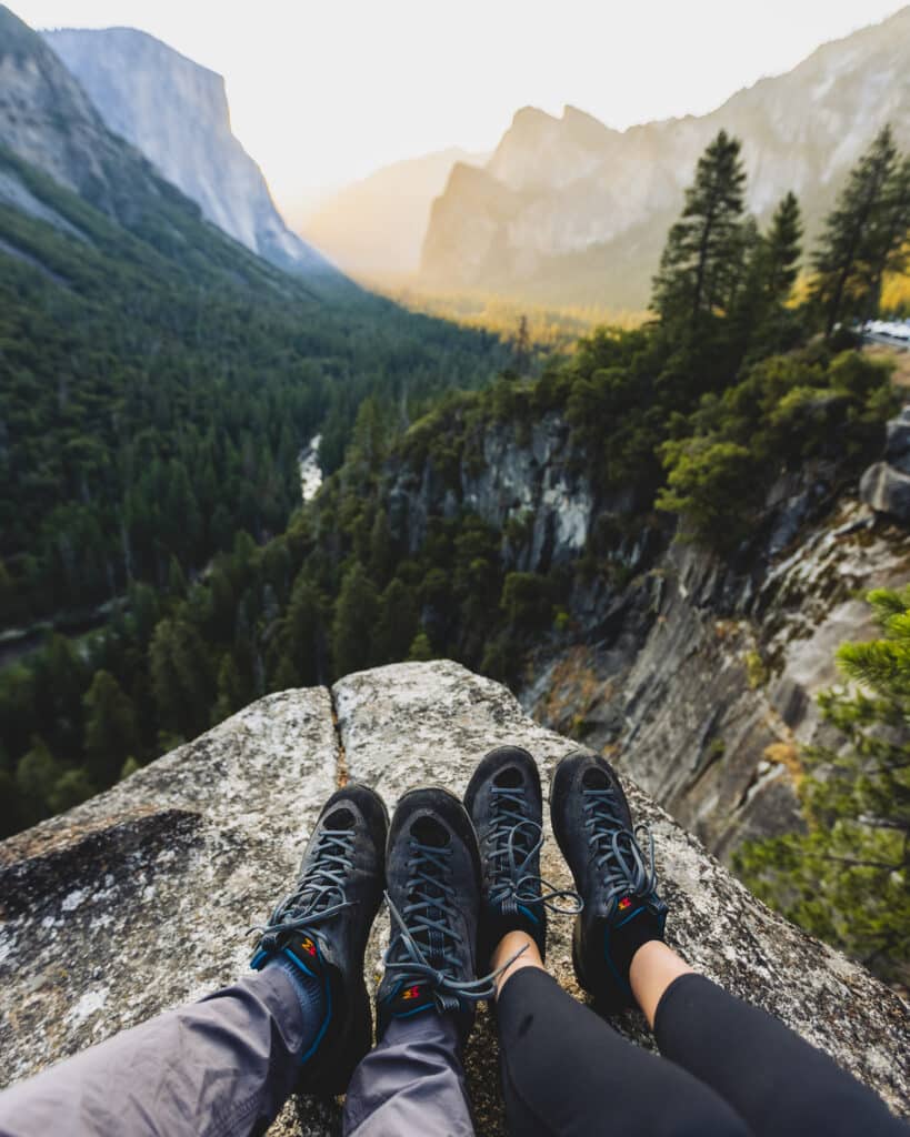 adventure-couple-hiking-shoes-Garmont-Boots