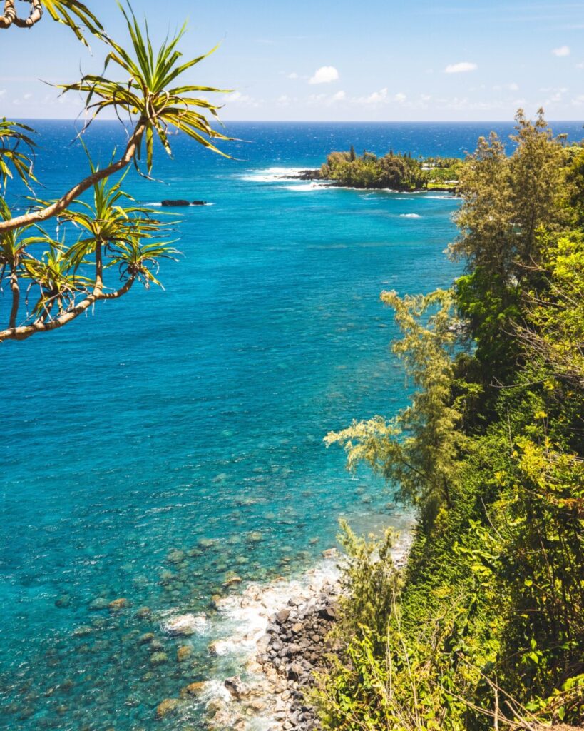 Beautiful ocean lookout along the Road to Hana in Maui, Hawaii