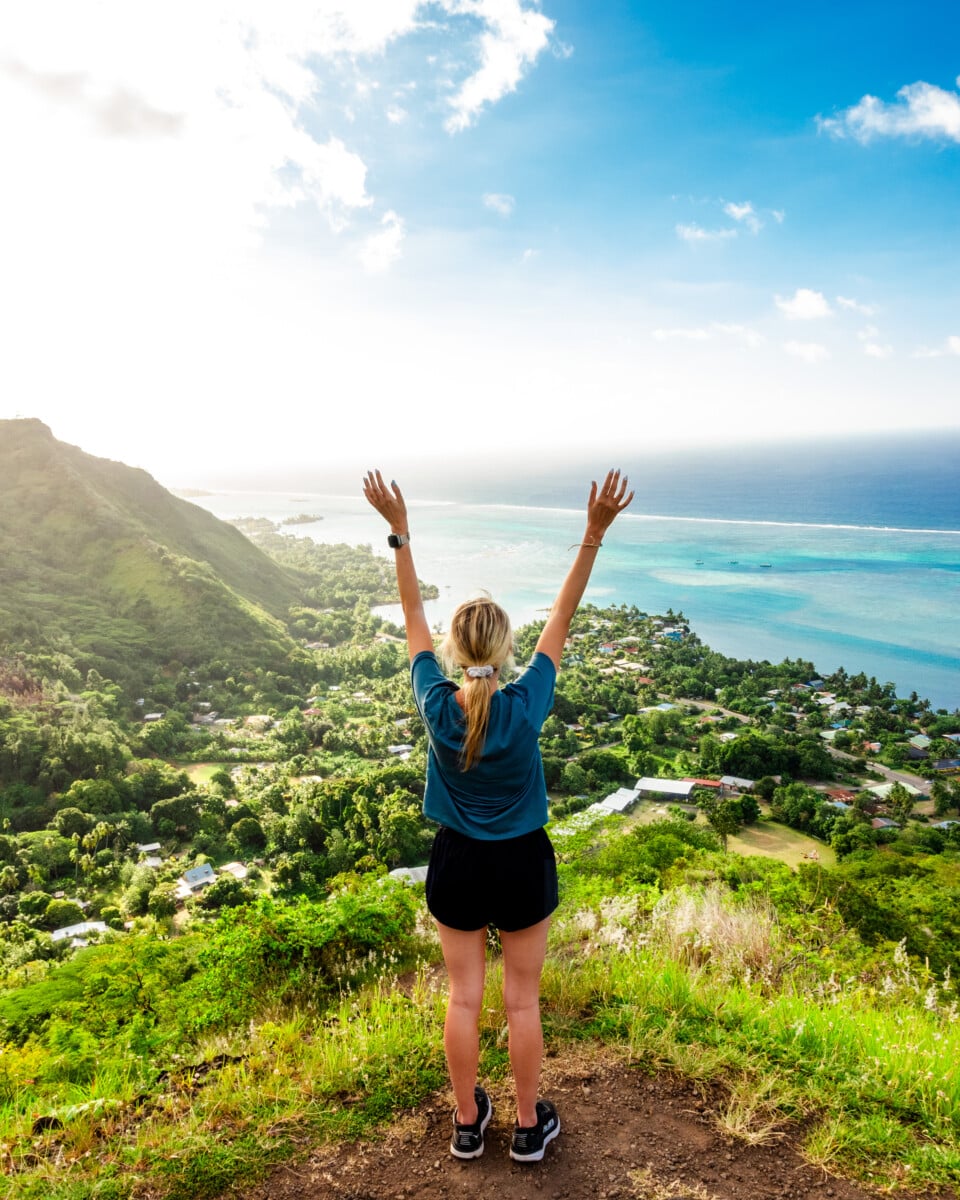 Hiking-Magic-Mountain-in-Moorea