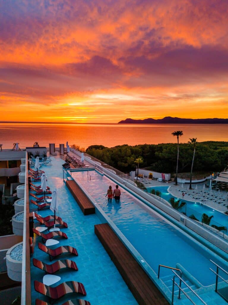 Mallorca Sunset in Infinity pool