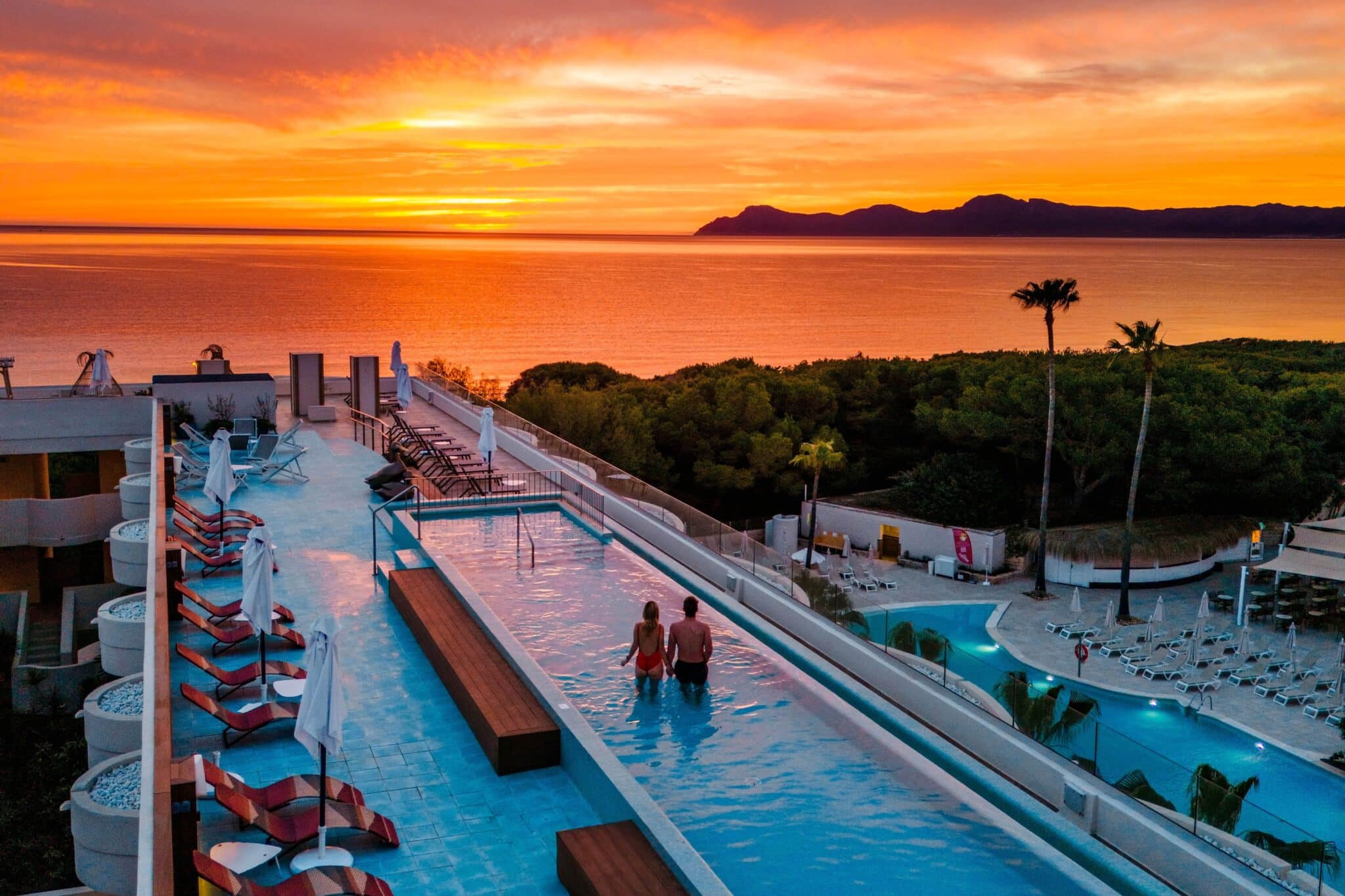Mallorca Sunset in Infinity pool