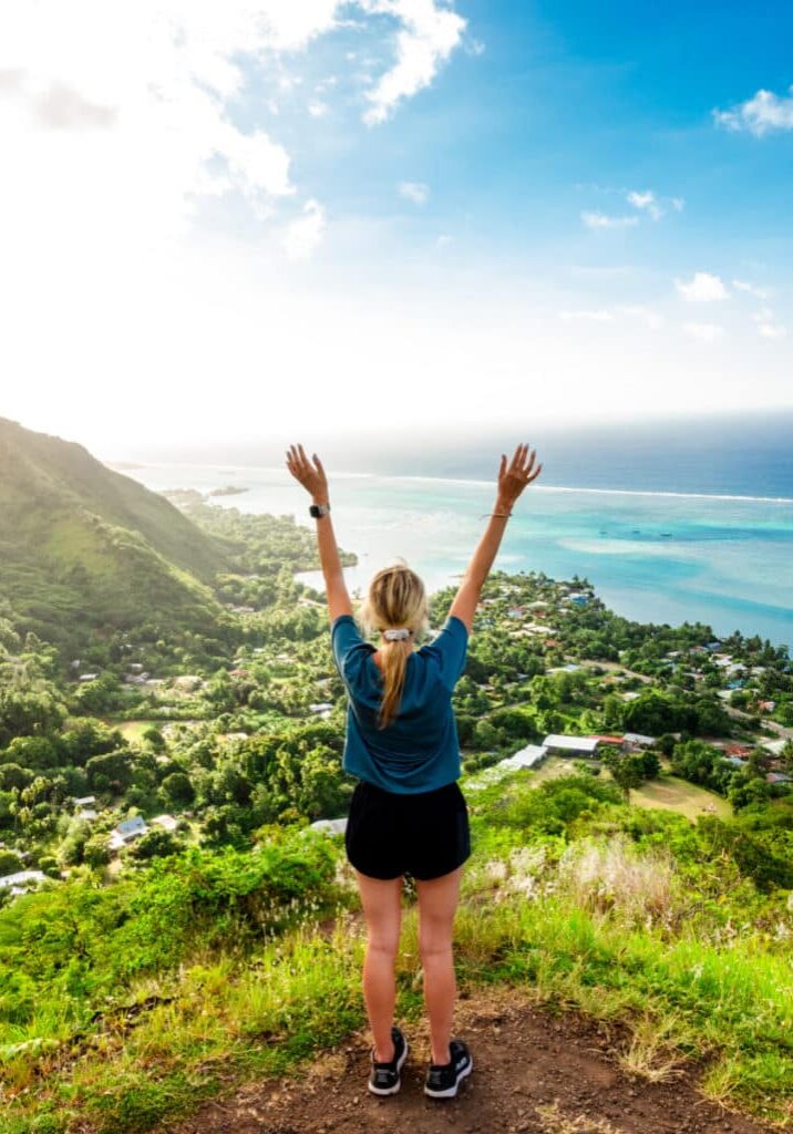 Hiking-Magic-Mountain-in-Moorea